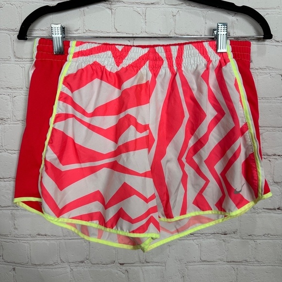 Nike Dri-Fit Women's Tempo Running Active Workout‎ Gym Shorts Sz M Pink white - Picture 1 of 5